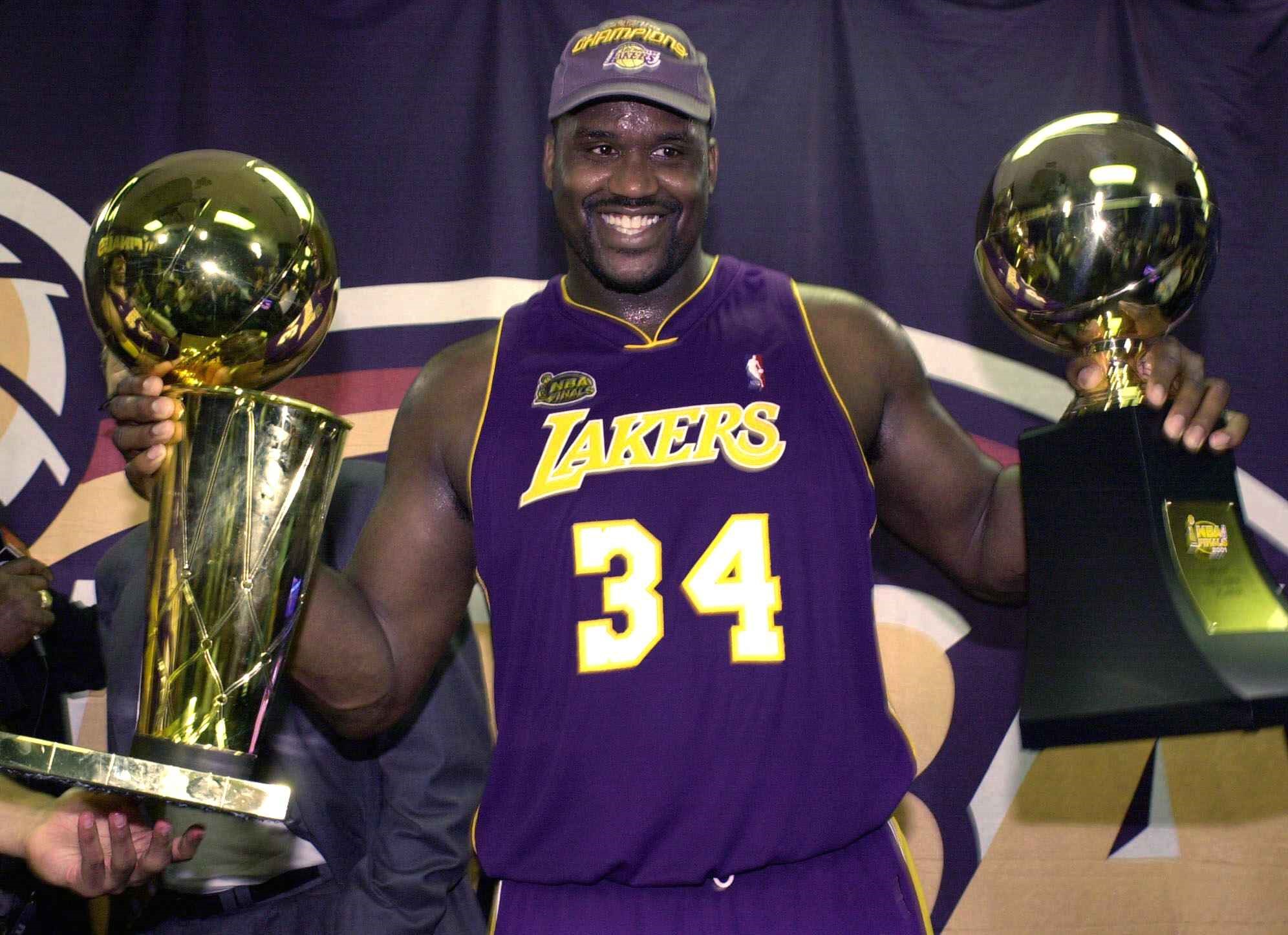 Photo of Un día como hoy: Los Ángeles Lakers y Philadelphia 76ers disputaban la final en la que Shaquille O´Neal lograba su segundo MVP consecutivo